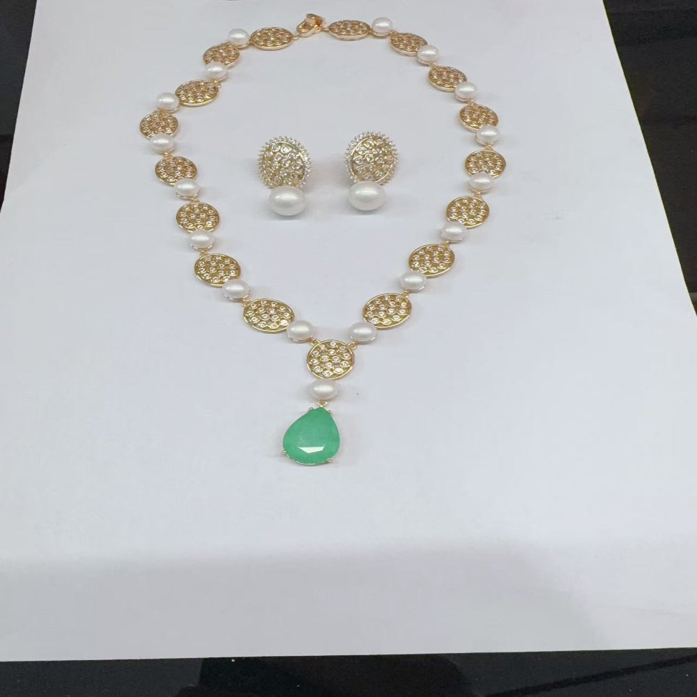 Set Emerald Teardrop Pearl Earring & Necklace Set